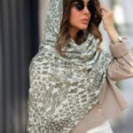 شال طرح گل پلیسه